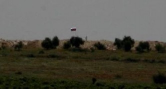Российский флаг над курдскими позициями